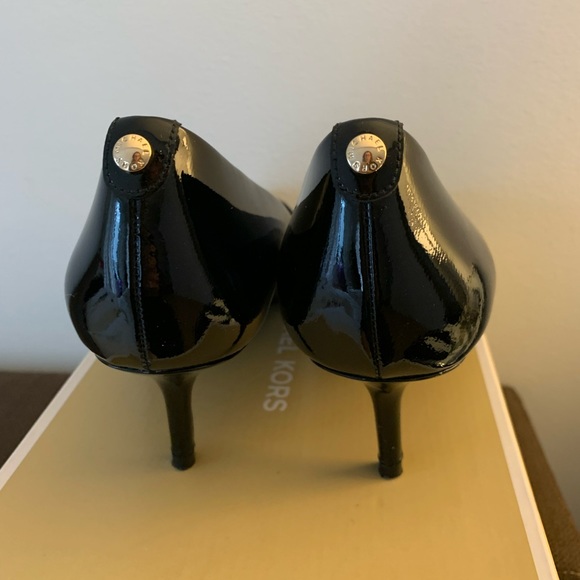 Michael Kors, black patent heels - Picture 4 of 6